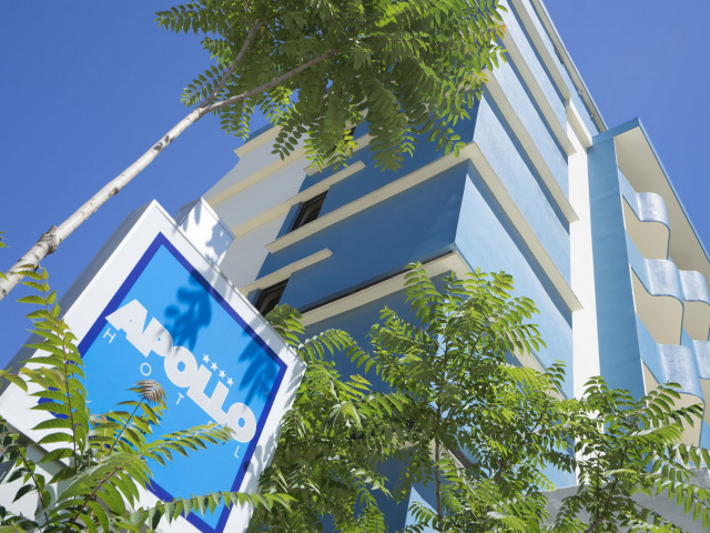 media.Esterno3insegna